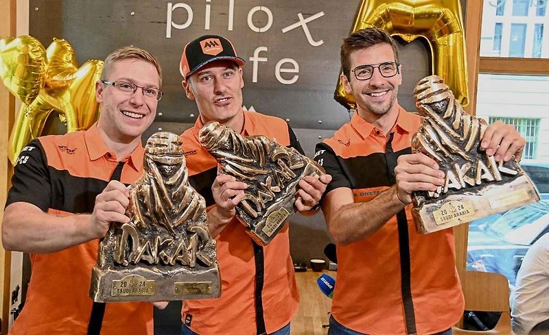 Martin Macík v posádce s Františkem Tomáškem a Davidem Švandou to dokázal. Navázal na legendárního Karla Lopraise a po třiadvaceti letech je dalším českým vítězem Rallye Dakar.