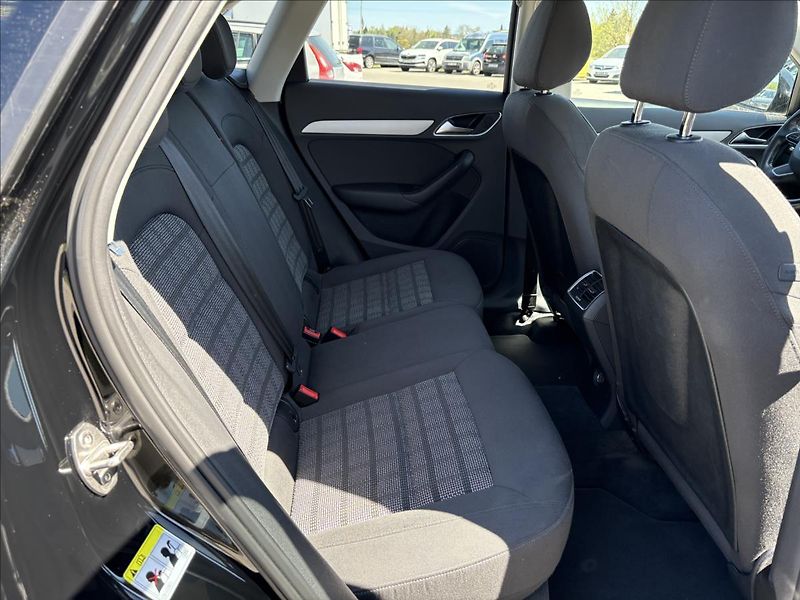 Audi Q3 2,0 TDi 103kW Xenon,Výhřev,Nav - fotka 26 z 33