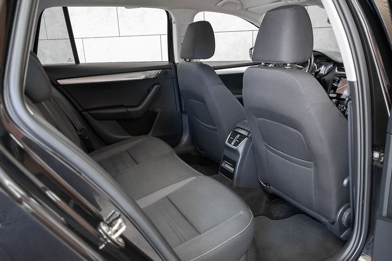 Škoda Octavia 1.6 TDI 85kW DSG*ACC*CAR-PLAY* - fotka 13 z 41