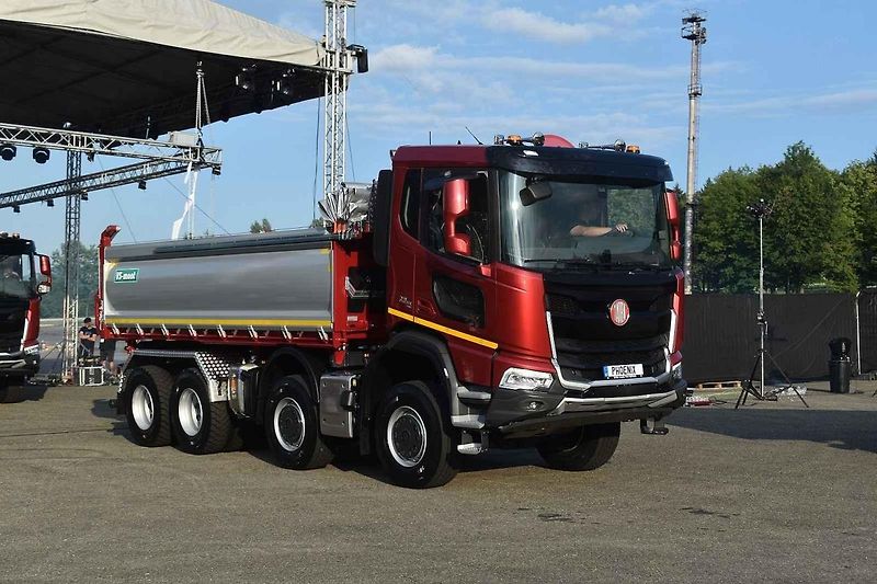 Nová generace Tatry Phoenix měla premiéru přímo v areálu automobilky