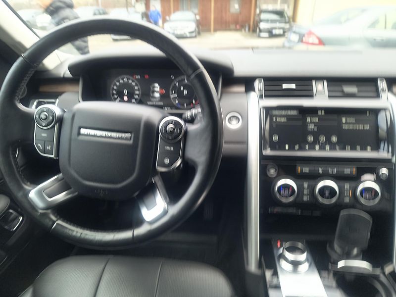 Land Rover Discovery (2018) 3.0 TD6 HSE AT 1.MAJ.ČR/VZDUCH - fotka 31 z 59
