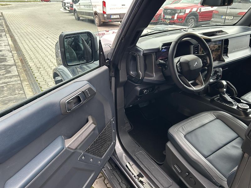 Ford Bronco 2.7 EcoBoost 246kW OUTER BANKS - fotka 16 z 37