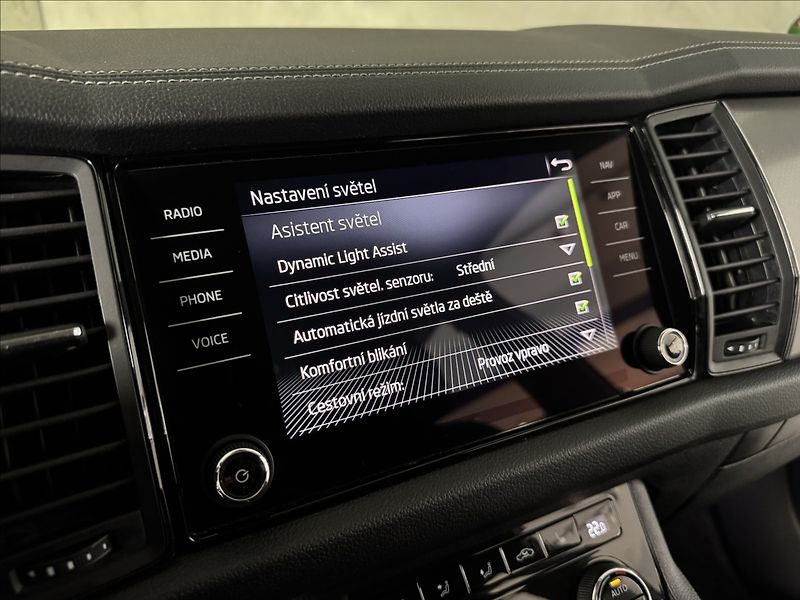 Škoda Kodiaq 1,5 TSi  DSG Clever LED Matrix - fotka 33 z 45
