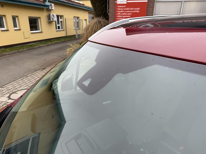 Ford Tourneo Connect (2019) 1,5-PANORAM-TAŽNÉ-VYHŘ.SEDAČKY - fotka 14 z 53
