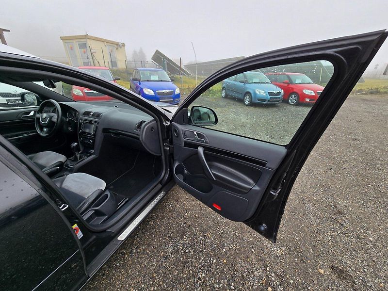 Škoda Octavia (2012) 2.0 TDi 125KW RS - fotka 20 z 22