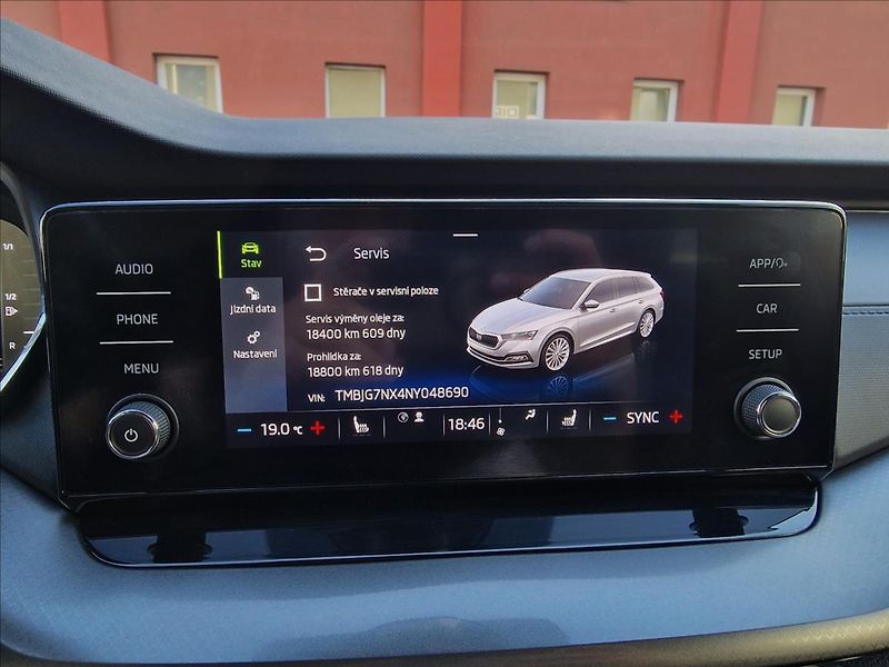 Škoda Octavia 2.0TDI DSG Ambition,ČR,1.Maj. - fotka 33 z 50