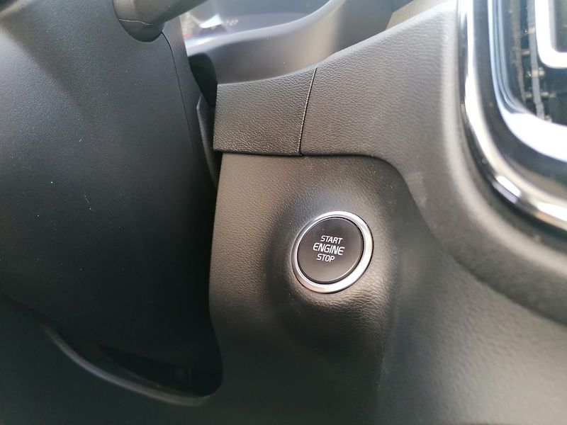 Volvo XC40 (2019) 2.0 T4 AWD INSCRIPTION ČR - fotka 32 z 39
