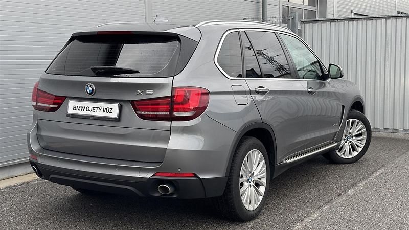 BMW X5 xDrive30d - fotka 2 z 21