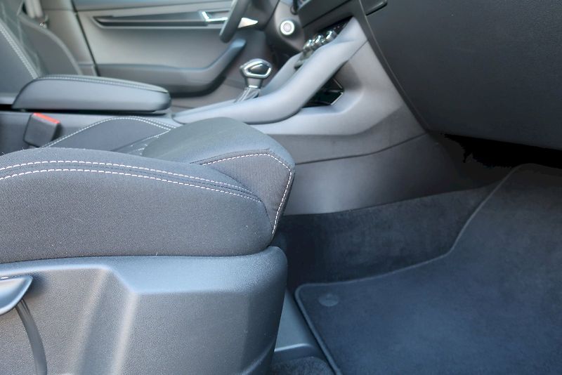 Škoda Karoq (2025) SportLine 2,0 TDi/110 kW 4X4DS - fotka 11 z 32