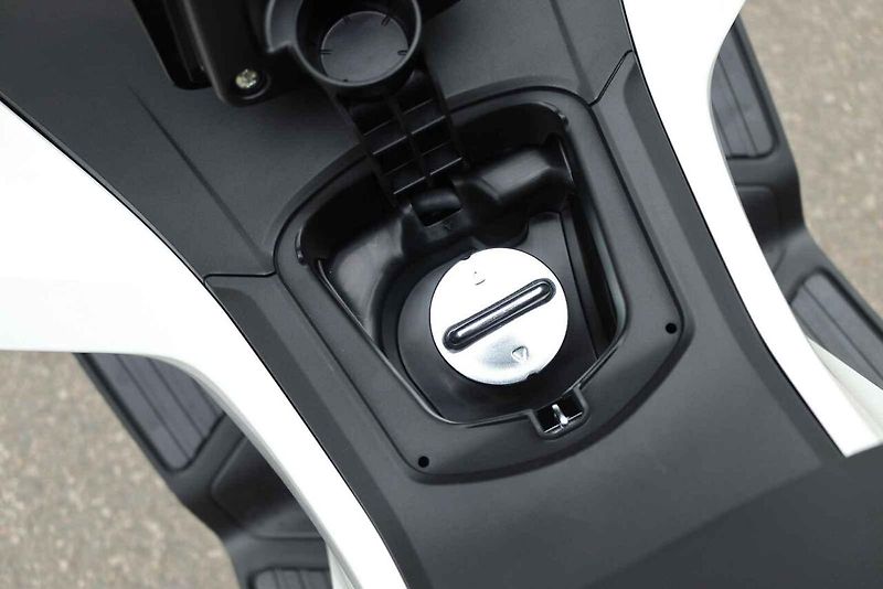 V loňském roce prošla Honda PCX modernizací, vylepšila motor, brzdy i kapotáž.
