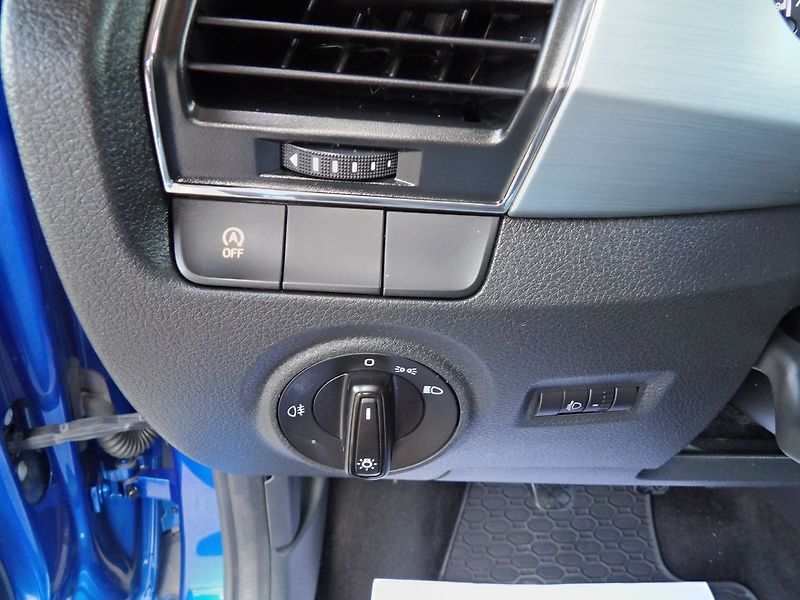 Škoda Fabia 1.0MPi Ambition Alu Tempomat - fotka 13 z 28