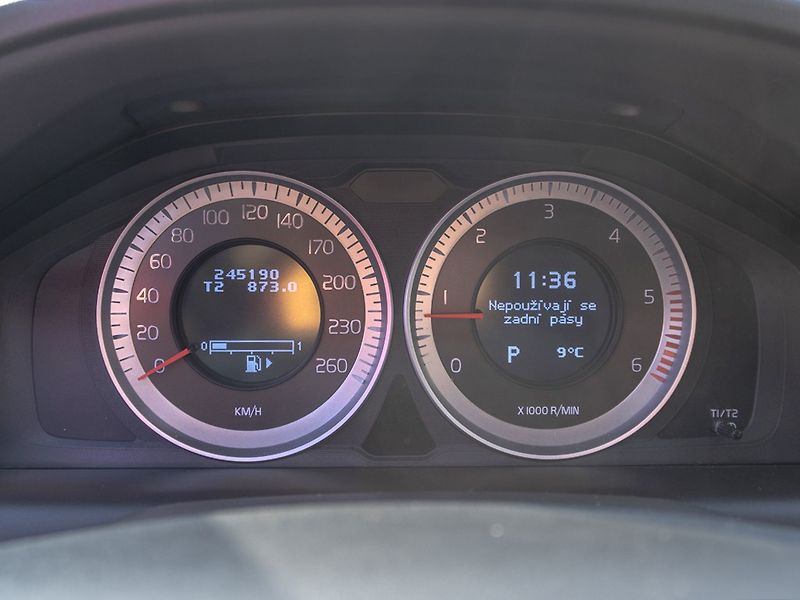 Volvo XC60 (2011) ČR 2.0D 120KW – TAŽNÝ - fotka 20 z 54