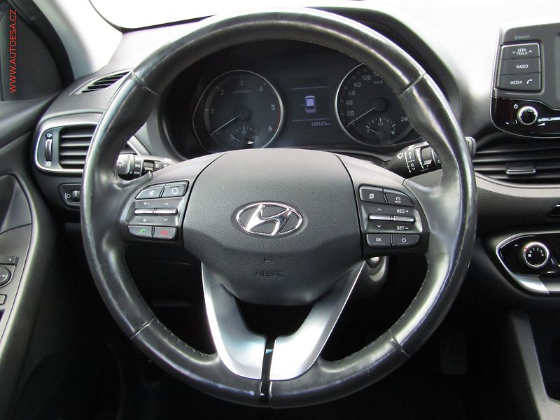 Hyundai i30 (2017) 1.6CRDi, ČR, servis.kniha, AC - fotka 13 z 19