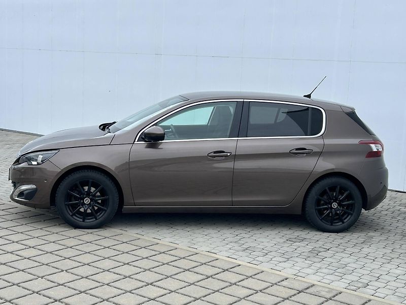 Peugeot 308 ALLURE PACK S&S MAN6 1,2 PureT - fotka 3 z 23