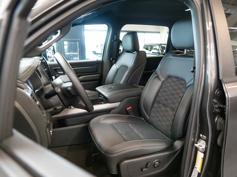 Dodge RAM (2024) 5.7 eTorque Sport 6 Lift - fotka 17 z 34