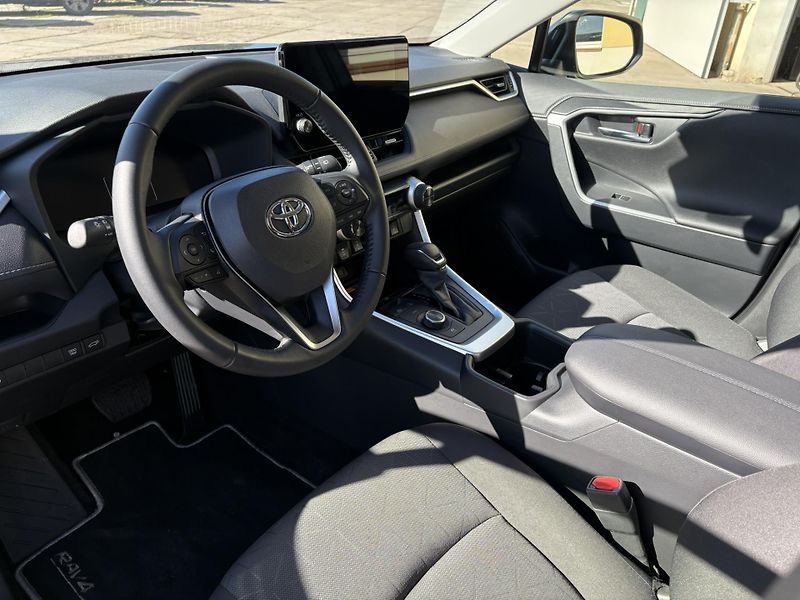Toyota RAV4 2.5 HSD e-CVT AWD Comfort Styl - fotka 10 z 23