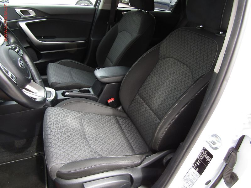 Kia Ceed (2021) 1.4 T-GDi, 2.maj,ČR, AT, LED - fotka 9 z 18