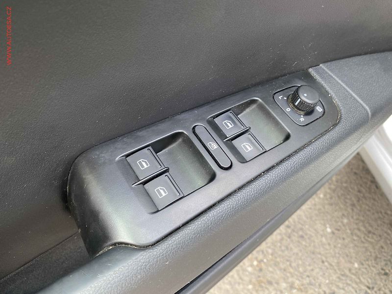 Škoda Superb (2015) 1.6 TDi, Elegance, kůže - fotka 13 z 17