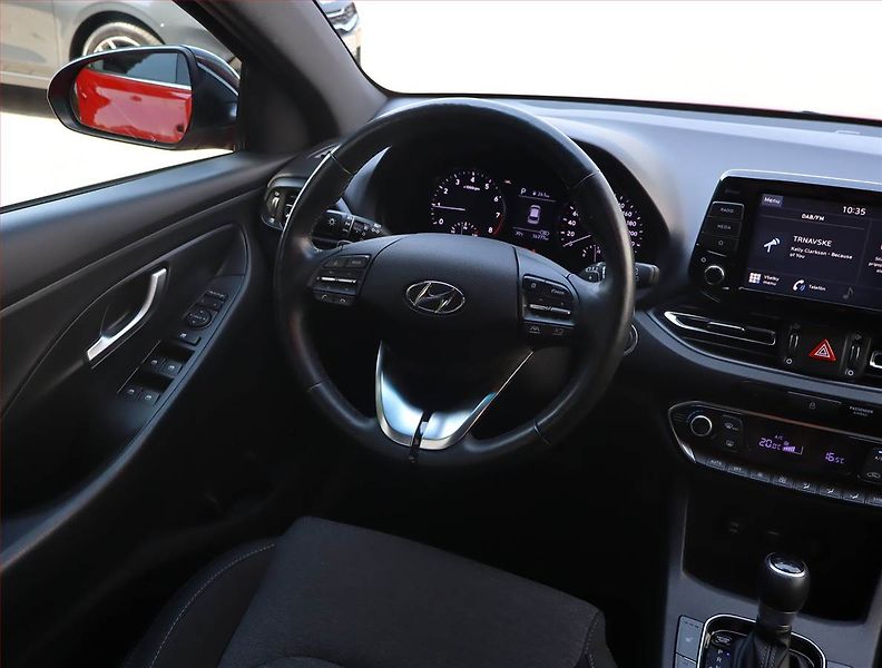 Hyundai i30 (2024) 1.5 T-GDI MHEV - fotka 7 z 20