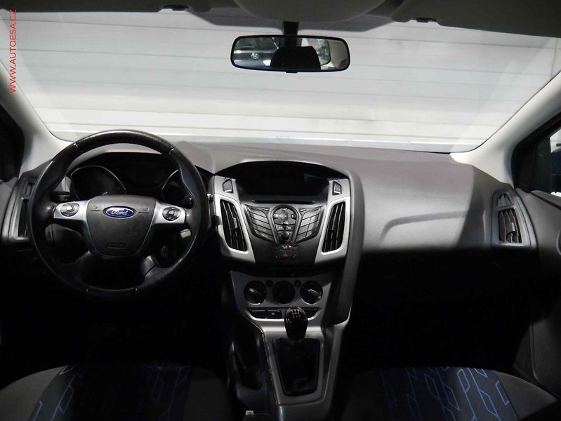 Ford Focus (2012) 1.6 i, ČR, AC, zmk.řazení - fotka 8 z 16