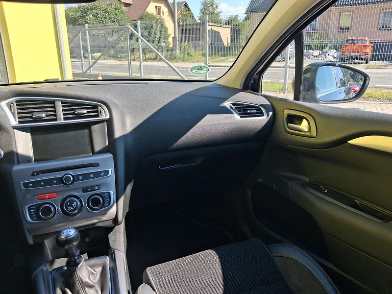 Citroën C4 (2016) 1,6HDi NAVI 2xKOLA MAX VÝBAVA  - fotka 24 z 43