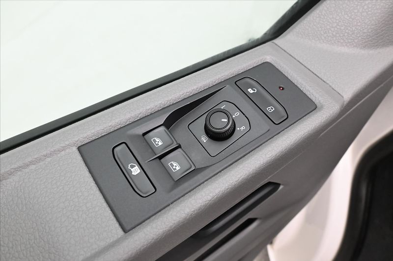 Volkswagen Transporter 2,0 TDI 110 kW AC Manuál Navi - fotka 25 z 29