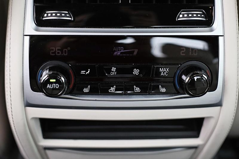 BMW Řada 7 750Li xDrive - fotka 15 z 17