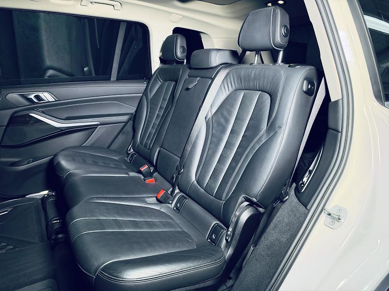 BMW X7 (2021) xDrive40d*SOFT*KEYLESS*PANO - fotka 35 z 40