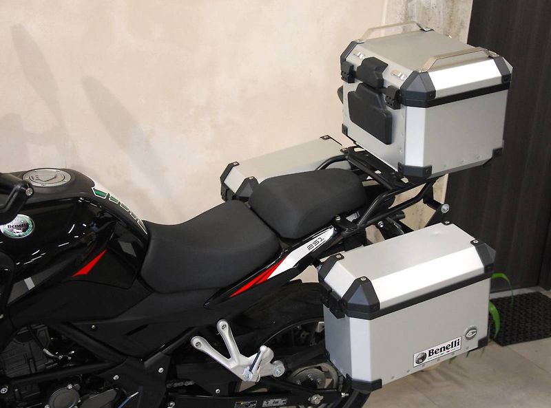 Benelli TRK 251 (2022) hezký stav, 2. maj, původ ČR - fotka 18 z 20