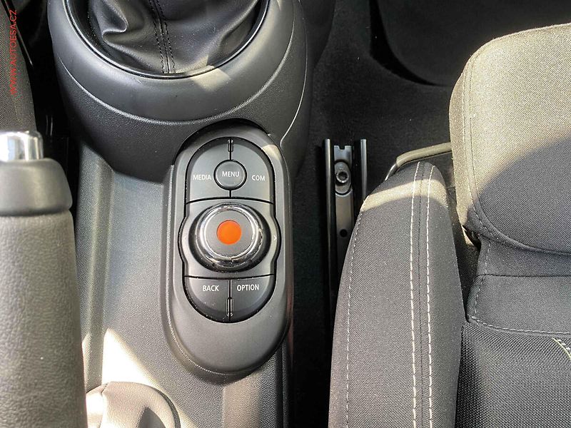 Mini Cooper S (2018) 2.0i, ČR, autoAC - fotka 17 z 18