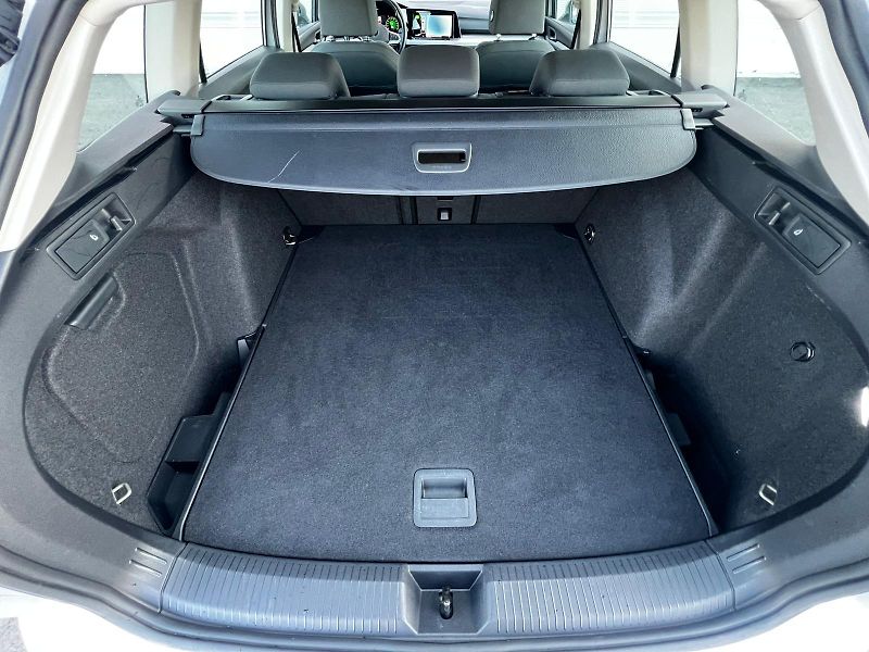 Volkswagen Golf 2.0TDI ACC LED Comfort - fotka 23 z 24