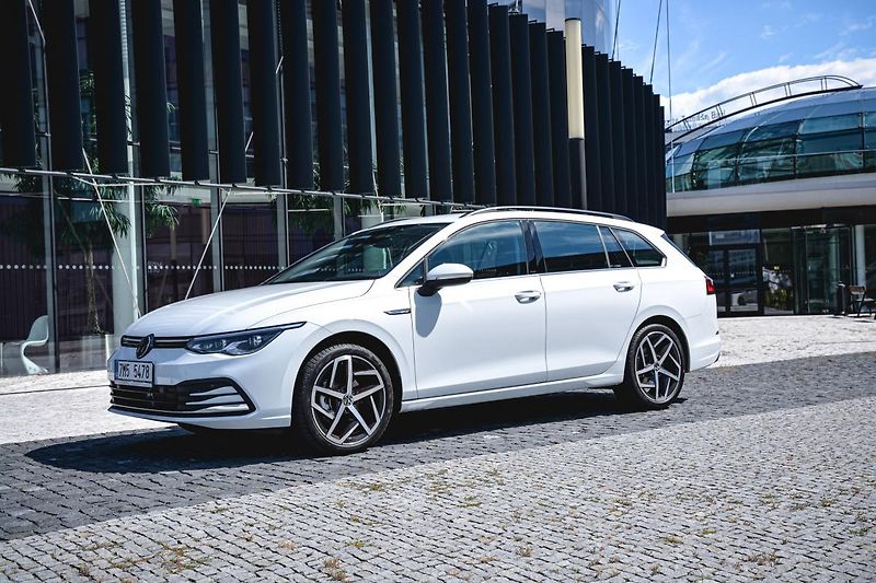 Volkswagen Golf Variant (2022) Style 1,5 eTSI 7DSG mHEV - fotka 4 z 40