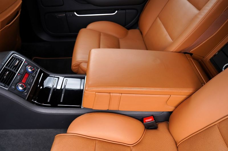 Audi A8 4.2 TDI Long,4x4 Exclusive - fotka 36 z 50