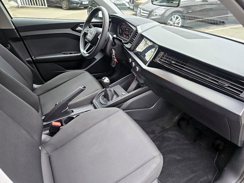 Audi A1 25TFSI černá střecha 1.maj - fotka 6 z 11