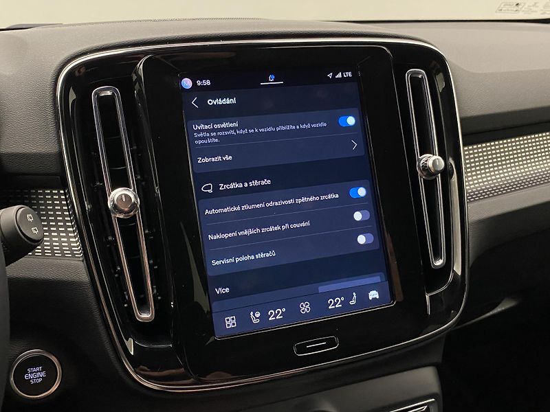 Volvo XC40 B4 AWD DARK PLUS AUT CZ - fotka 48 z 58