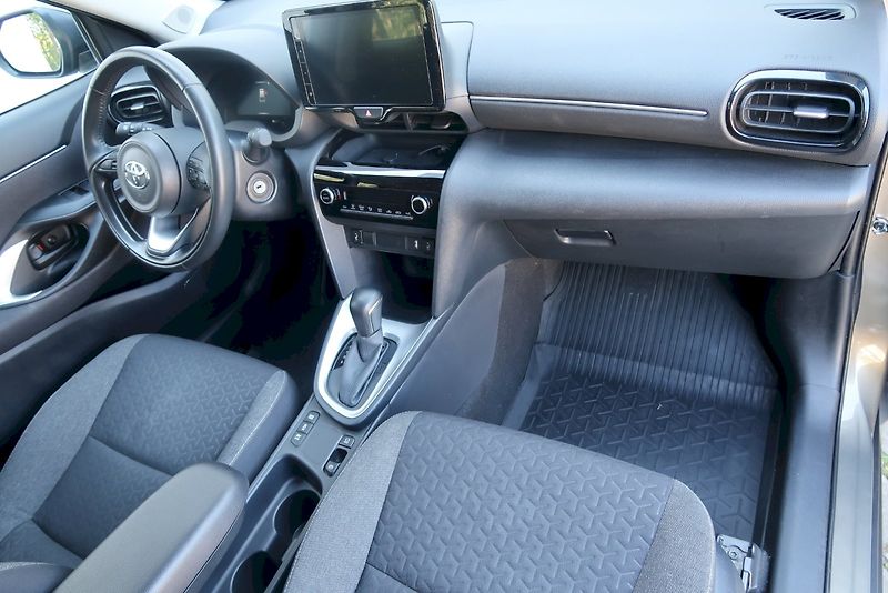 Toyota Yaris Cross (2023) Comfort Tech 1,5 Hybrid e-CVT - fotka 17 z 38