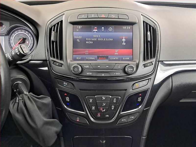 Opel Insignia (2015) Cosmo 2.0 CDTI, Serv.kniha - fotka 12 z 18