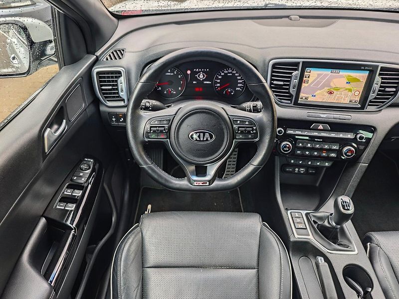 Kia Sportage (2016) 1.6 T-GDi GT-line AWD 130kW - fotka 15 z 43