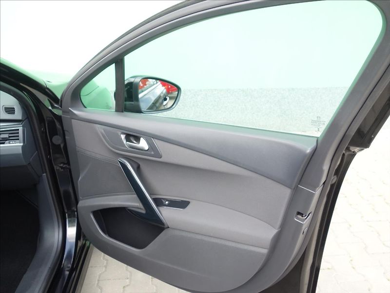 Peugeot 508 2,0 133kW ALLURE AUTOMAT - fotka 30 z 33