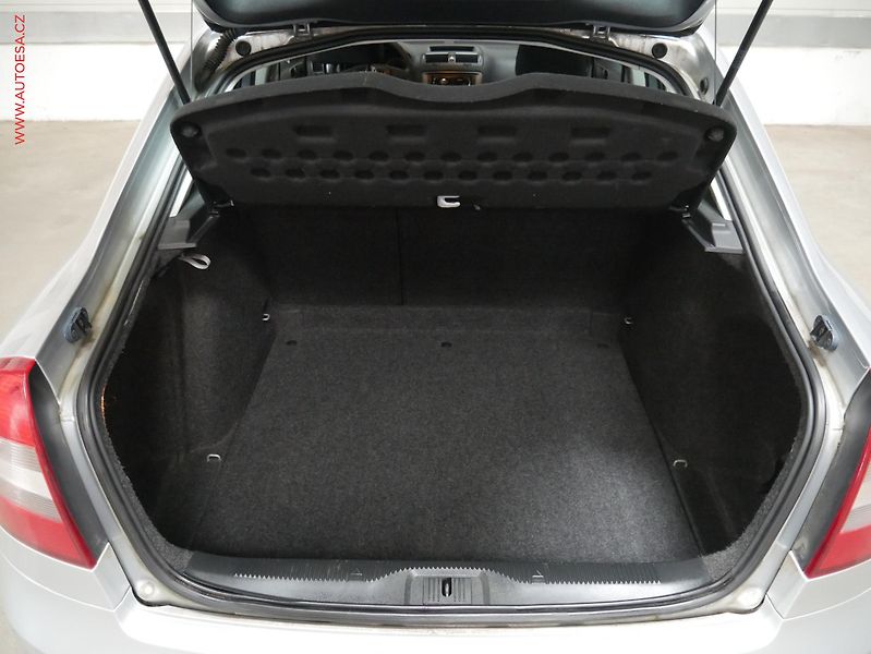 Škoda Octavia (2010) 1.2TSI, ČR, AC, STK11/27 - fotka 7 z 14