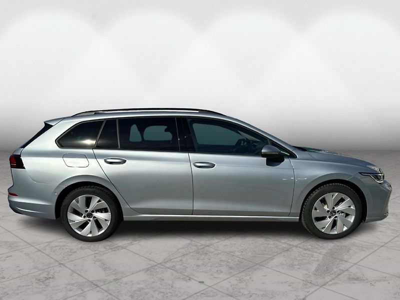 Volkswagen Golf People 1,5 eTSI 7DSG mHEV - fotka 7 z 22
