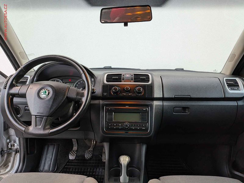 Škoda Fabia (2008) 1.2HTP, ČR, AC, zmk.řazení - fotka 11 z 12