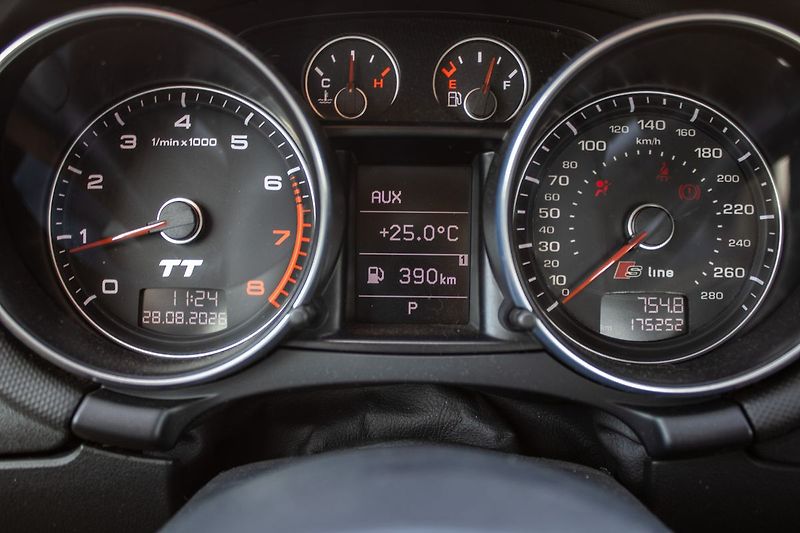 Audi TT S-line - fotka 15 z 39