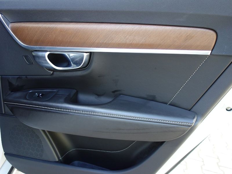 Volvo V90 (2017) 2.0D4 140kW INSCRIPTION -1.MAJ - fotka 34 z 47