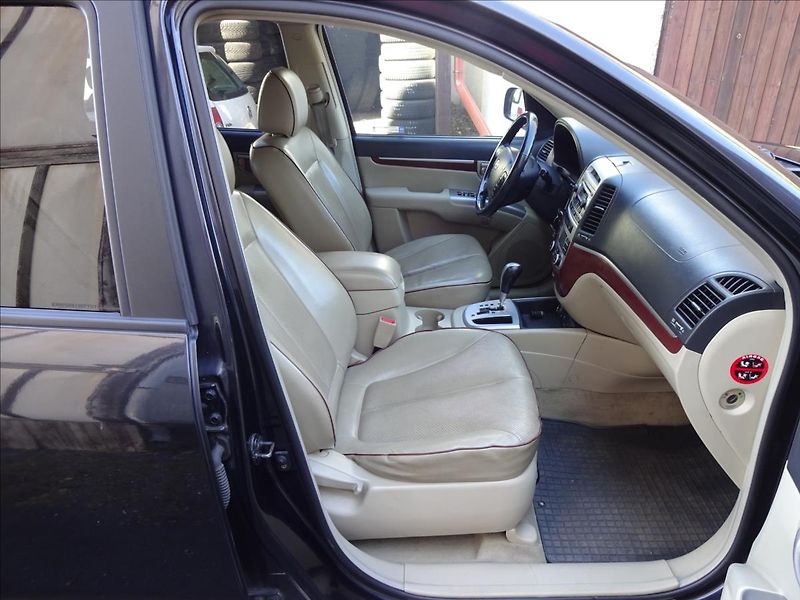Hyundai Santa Fe 2.2 CRDI 114kW 4x4 AUTOMAT - fotka 28 z 55