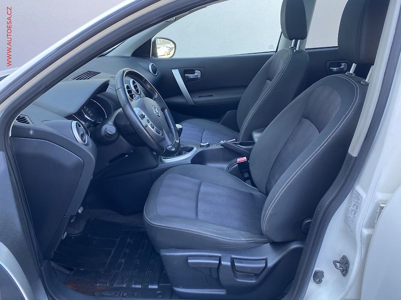 Nissan Qashqai (2012) 1.6dCi 4x4, 2.maj,ČR, AC, TZ - fotka 9 z 19