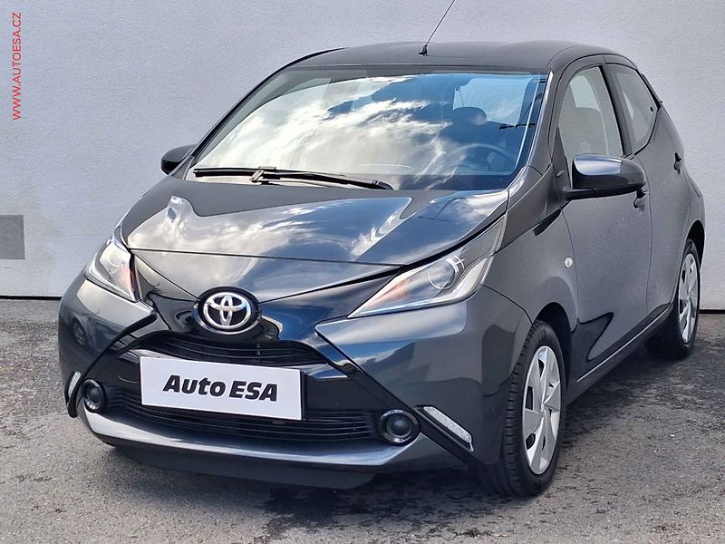 Toyota Aygo (2015) 1.0i, AC, tempo - fotka 3 z 16