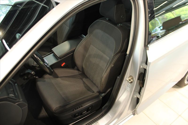 Škoda Superb TDi 140kW DSG 4x4 Style ACC/Ne - fotka 10 z 31