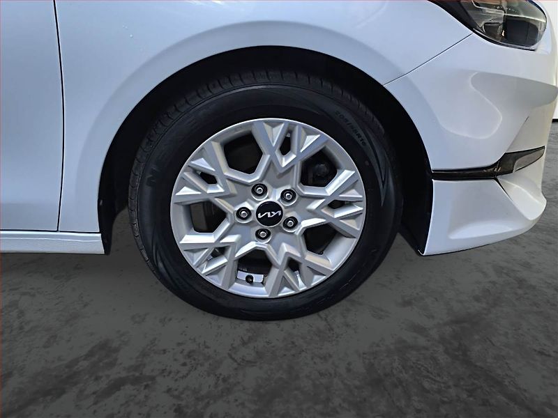 Kia Ceed (2022) 1.5 T-GDI, ČR,1.maj - fotka 14 z 17
