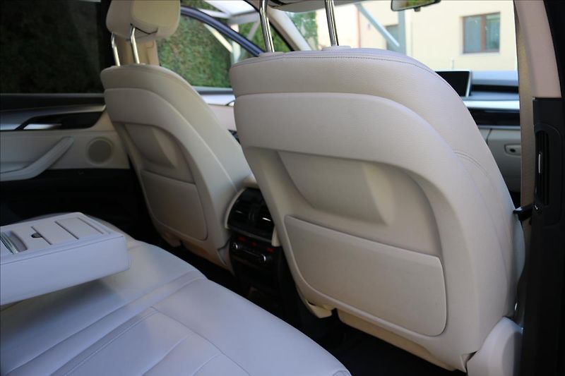 BMW X5 2,0 xDrive25d,ČR, 1. Majitel - fotka 48 z 59